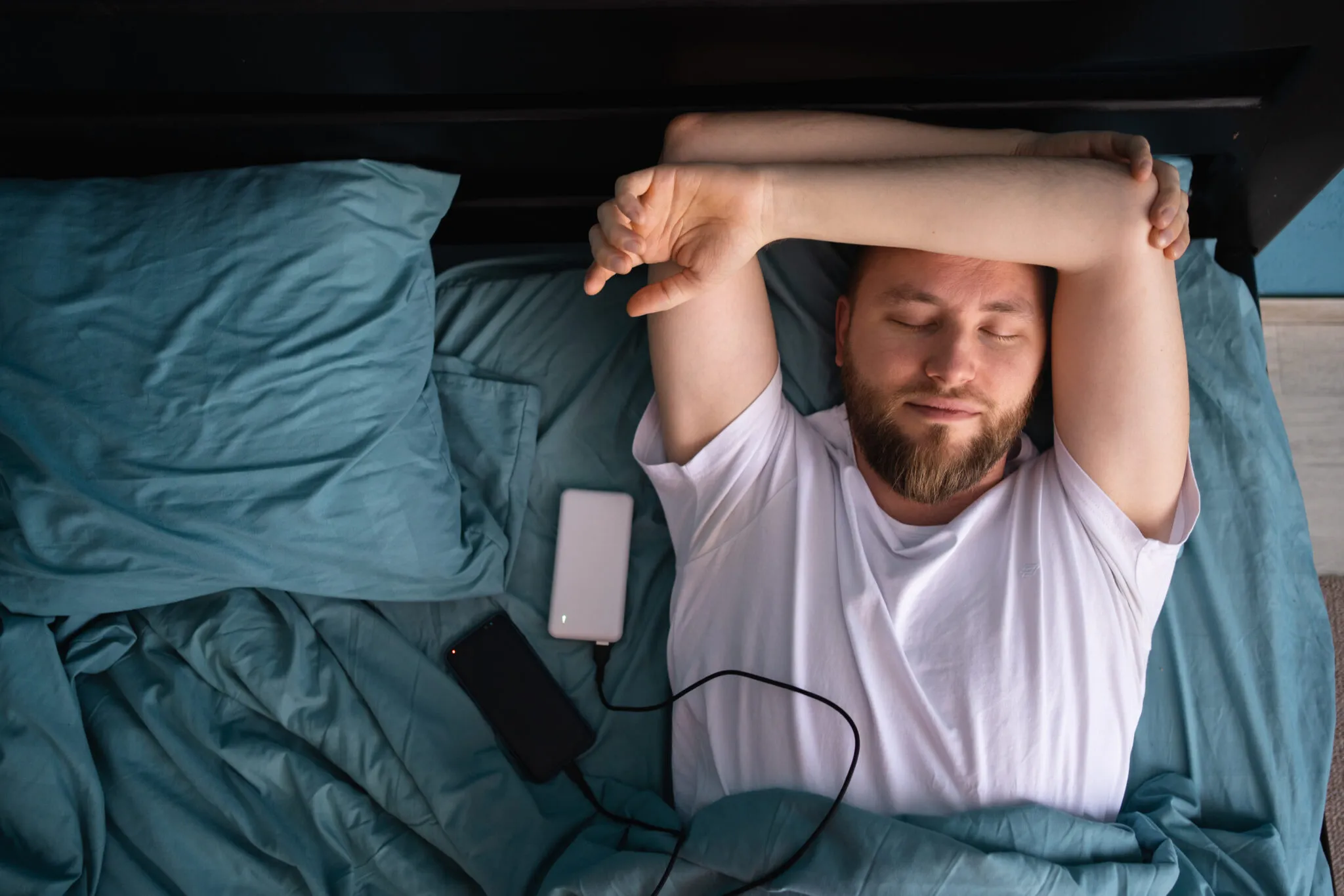 Dormir con tu smartphone mientras se carga es una muy mala idea
